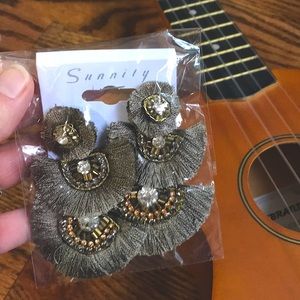☀️NWT Sunnity Boutique fringe tier earrings